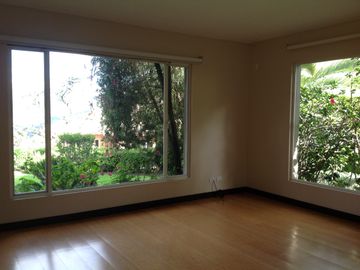 Venta casa de 4 dormitorios en Tanda - Nayón