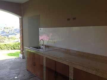 Venta casa de 4 dormitorios en Tanda - Nayón