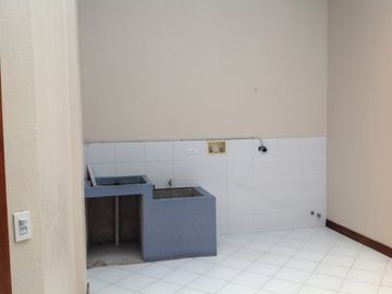 Venta casa de 4 dormitorios en Tanda - Nayón