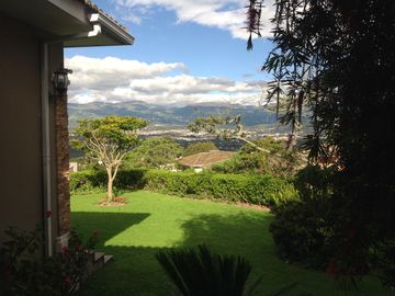 Venta casa de 4 dormitorios en Tanda - Nayón