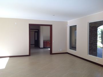 Venta casa de 4 dormitorios en Tanda - Nayón