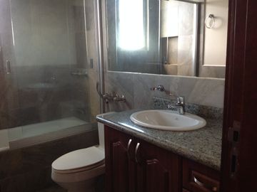 Venta casa de 4 dormitorios en Tanda - Nayón