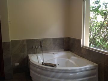 Venta casa de 4 dormitorios en Tanda - Nayón