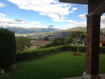 Venta casa de 4 dormitorios en Tanda - Nayón