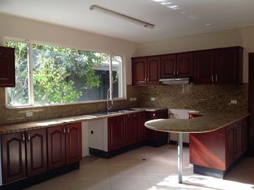 Venta casa de 4 dormitorios en Tanda - Nayón