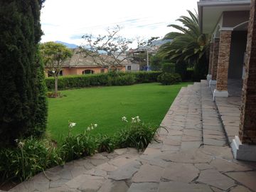 Venta casa de 4 dormitorios en Tanda - Nayón
