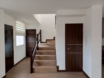 CASA EN VENTA EN EL SUR DE AMBATO