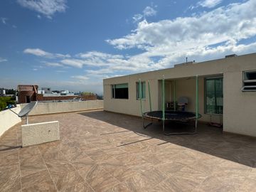 Venta Hermoso Penthouse en urbanización Vista Grande - Miravalle