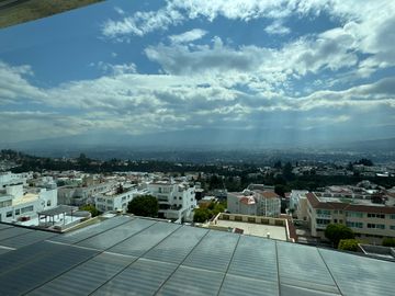 Venta Hermoso Penthouse en urbanización Vista Grande - Miravalle