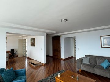 Venta Hermoso Penthouse en urbanización Vista Grande - Miravalle