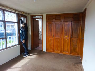 CASA INDEPENDIENTE EN VENTA EN SAN ANTONIO. AMBATO