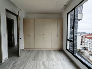 Pent House de Venta, Amplio por Estrenar, Sector Miravalle 4