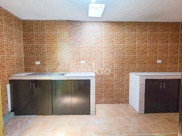 Casa en Venta Solanda Mercado Mayorista