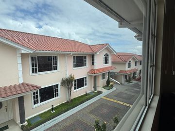 Venta casa de 3 dormitorios urbanización El Condado