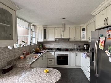 Venta casa de 3 dormitorios urbanización El Condado