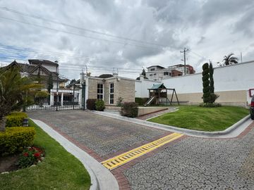 Venta casa de 3 dormitorios urbanización El Condado