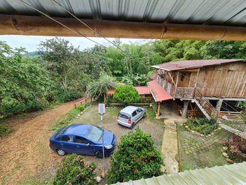 Venta Hostal Turística en Puerto Quito, 3 hectáreas