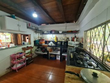 Venta Hostal Turística en Puerto Quito, 3 hectáreas