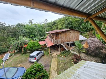 Venta Hostal Turística en Puerto Quito, 3 hectáreas
