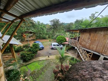 Venta Hostal Turística en Puerto Quito, 3 hectáreas