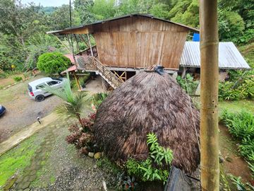 Venta Hostal Turística en Puerto Quito, 3 hectáreas