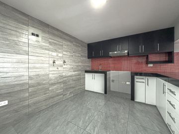 Venta Suite con Jardín/Urbanización Cerrada; Sector Carretas Norte de Quito