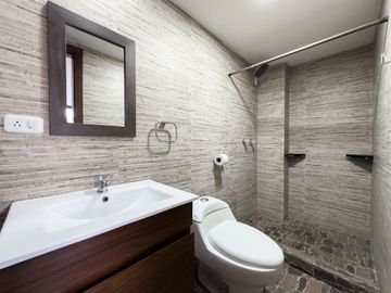 Venta Suite con Jardín/Urbanización Cerrada; Sector Carretas Norte de Quito