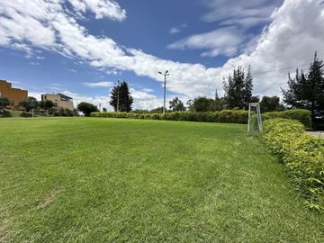 Venta Suite con Jardín/Urbanización Cerrada; Sector Carretas Norte de Quito