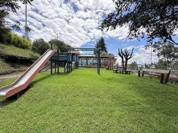 Venta Suite con Jardín/Urbanización Cerrada; Sector Carretas Norte de Quito