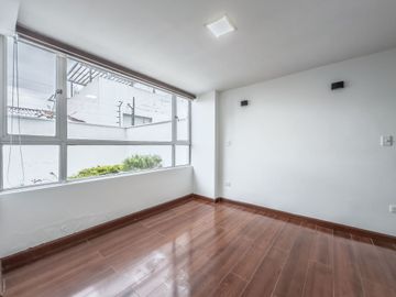 Venta Suite con Jardín/Urbanización Cerrada; Sector Carretas Norte de Quito