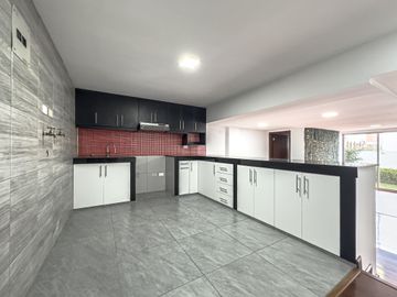 Venta Suite con Jardín/Urbanización Cerrada; Sector Carretas Norte de Quito