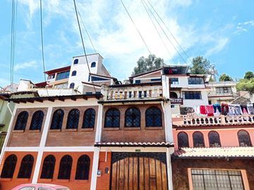 Se vende casa en el Centro Histórico de Quito, sector El Panecillo.