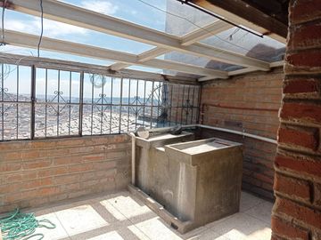 Se vende casa en el Centro Histórico de Quito, sector El Panecillo.
