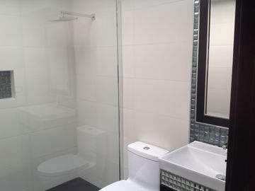Venta casa de lujo 4 dormitorios excelente vista Sector Quito Tenis
