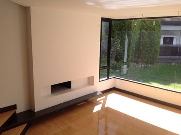 Venta casa de lujo 4 dormitorios excelente vista Sector Quito Tenis
