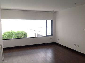 Venta casa de lujo 4 dormitorios excelente vista Sector Quito Tenis