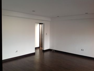 Venta casa de lujo 4 dormitorios excelente vista Sector Quito Tenis