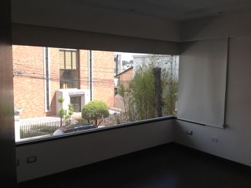 Venta casa de lujo 4 dormitorios excelente vista Sector Quito Tenis