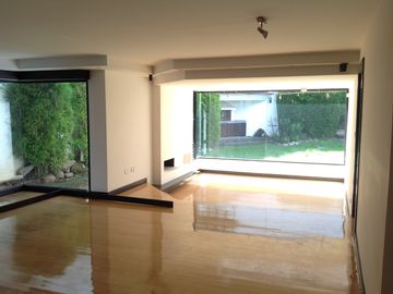 Venta casa de lujo 4 dormitorios excelente vista Sector Quito Tenis