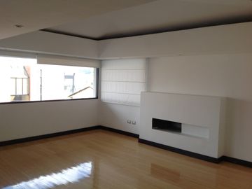 Venta casa de lujo 4 dormitorios excelente vista Sector Quito Tenis
