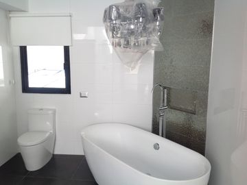 Venta casa de lujo 4 dormitorios excelente vista Sector Quito Tenis