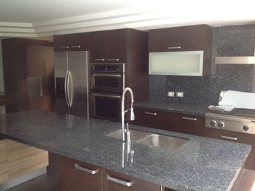 Venta casa de lujo 4 dormitorios excelente vista Sector Quito Tenis