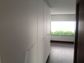 Venta casa de lujo 4 dormitorios excelente vista Sector Quito Tenis