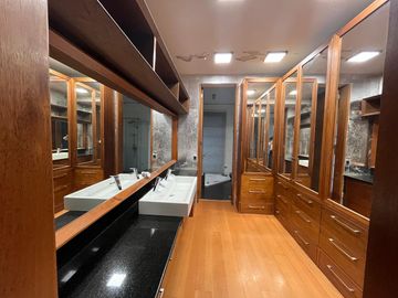EN VENTA MODERNA CASA EN SANTA MARÍA DE MANQUEHUE