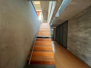 EN VENTA MODERNA CASA EN SANTA MARÍA DE MANQUEHUE