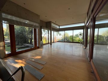 EN VENTA MODERNA CASA EN SANTA MARÍA DE MANQUEHUE