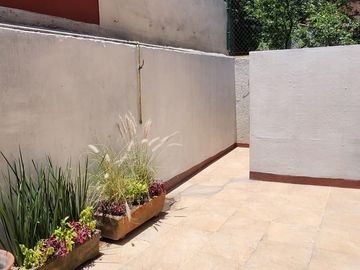 Casa en Av Toluca Residenical Camelinas 4 habitaciones 3 1/2 banos, jardin, 2 autos, seguridad