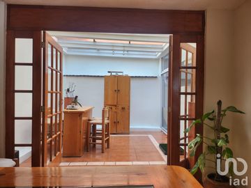 Casa en Av Toluca Residenical Camelinas 4 habitaciones 3 1/2 banos, jardin, 2 autos, seguridad