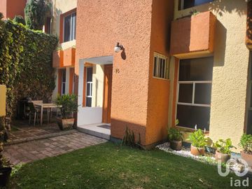 Casa en Av Toluca Residenical Camelinas 4 habitaciones 3 1/2 banos, jardin, 2 autos, seguridad