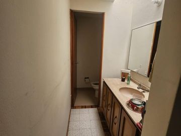 Casa en Av Toluca Residenical Camelinas 4 habitaciones 3 1/2 banos, jardin, 2 autos, seguridad
